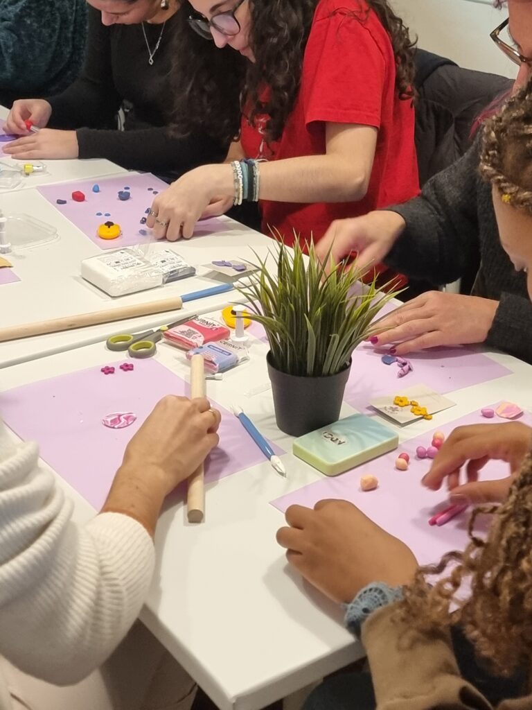 taller-arcilla-polimerica-flor-d-estiu (1)